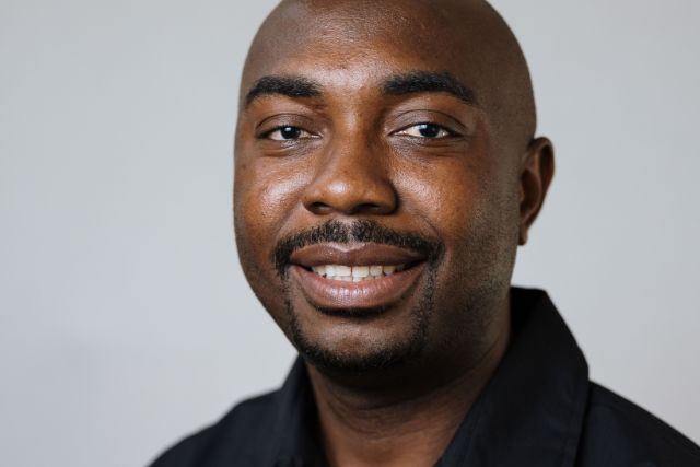 Dr Frans Manthosi